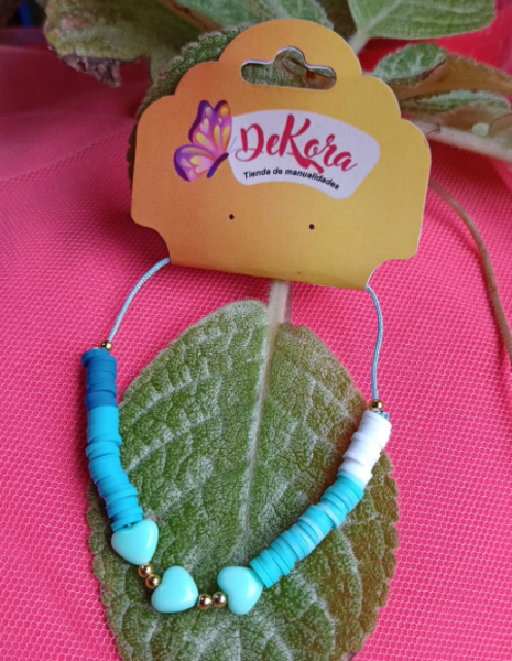Pulsera en Fimo con Corazones Azules: Elegancia y Sentimiento en Cada Detalle