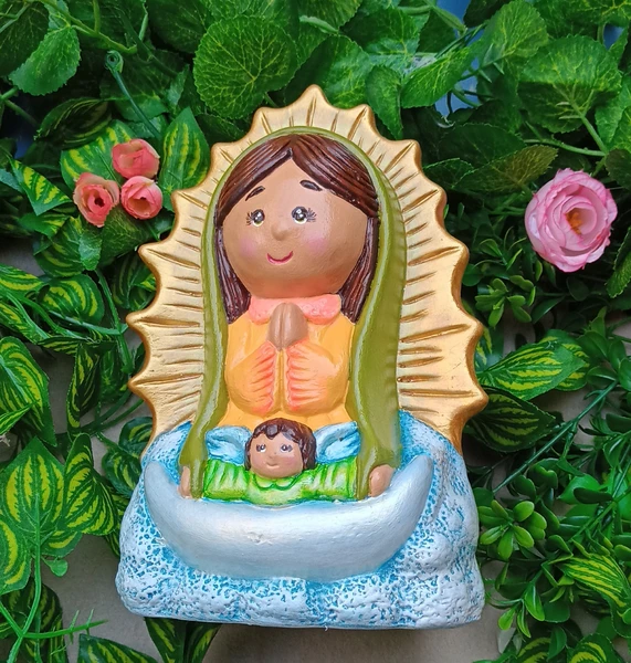 Virgen Cerámica Pintada a Mano: Un Toque Divino para Tu Espacio