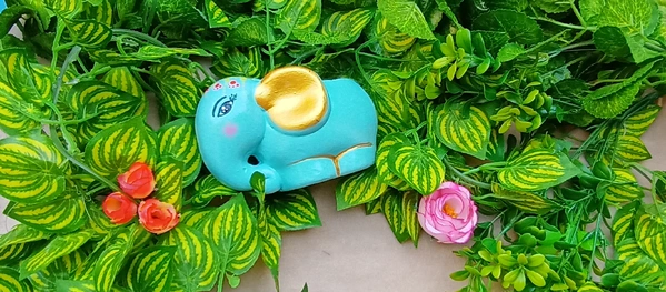 Macetas y Alcancías Pintadas a Mano: Arte y Funcionalidad en Cada Detalle