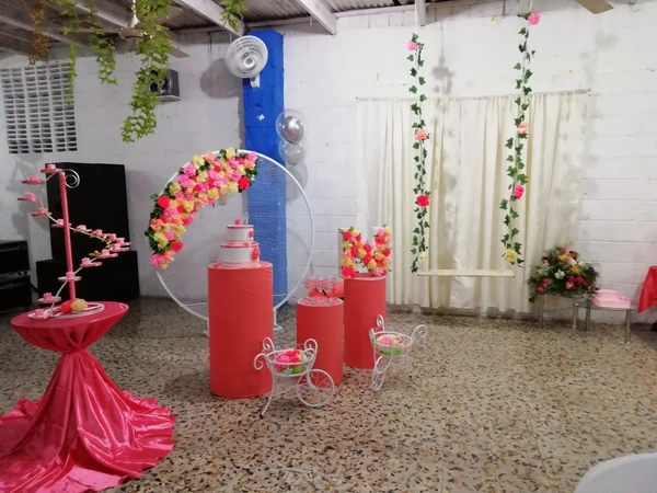 imagen Transforma tu Fiesta con Decoración Personalizada