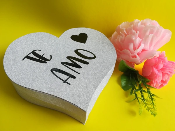 Cajas de Cartón y Cartulina para Regalos Personalizadas: Un Toque Único para tus Detalles Especiales