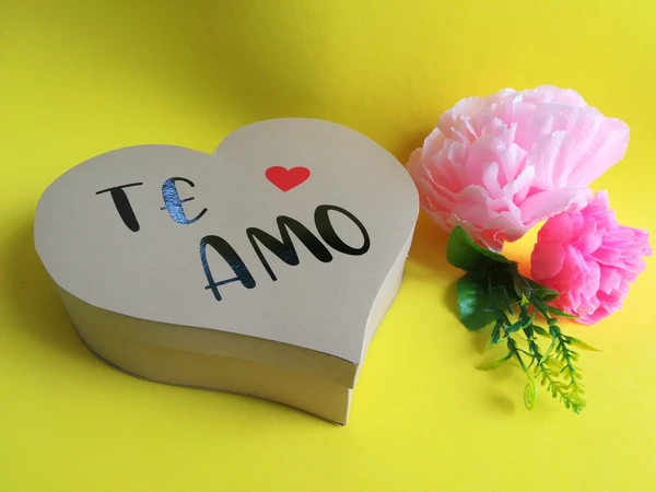 Cajas de Cartón y Cartulina para Regalos Personalizadas: Un Toque Único para tus Detalles Especiales